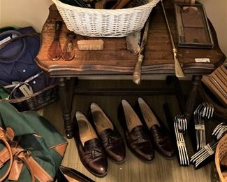 Polo bag; men's shoes; shoe horns; boot jacks