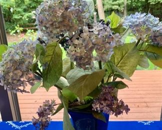 CLEARANCE !  $3.00 NOW, WAS $10.00......Faux Hydrangea Floral Arrangement 20" tall (J485)