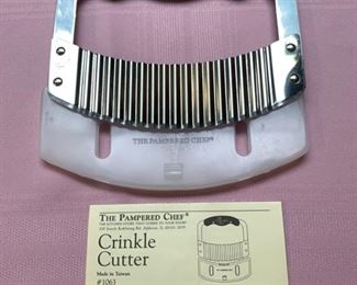 HALF OFF!  $7.00 NOW, WAS $14.00.......Pampered Chef Crinkle Cutter (J495)