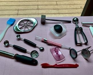 CLEARANCE !  $3.00 NOW, WAS $10.00........Kitchen Utensils (J512)