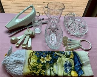 CLEARANCE  !  $3.00 NOW, WAS $10.00........Kitchenware and Glassware (J514)