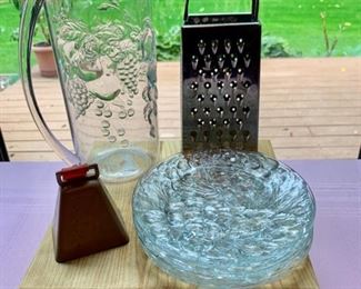 CLEARANCE  !  $3.00 NOW, WAS $10.00........Kitchen and Glassware Lot (J525)