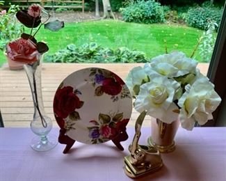 CLEARANCE  !  $3.00 NOW, WAS $12.00.........Floral Plate, Vase and more lot (J537)