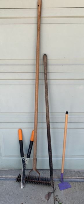 REDUCED!  $7.50 NOW, WAS $10.00......Yard Tools (J067)