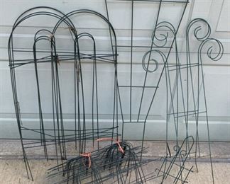 CLEARANCE  !  $4.00 NOW, WAS $12.00........Metal Fence and Trellises (J081)