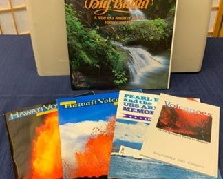 CLEARANCE  !  $3.00 NOW, WAS $10.00......Hawaii Book Lot (J157)