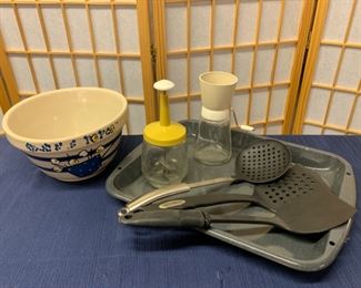 CLEARANCE  !  $3.00 NOW, WAS $10.00......Kitchenware (J173)