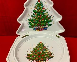 CLEARANCE  !  $3.00 NOW, WAS $10.00......Plastic Christmas tree plates (J388)