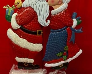 CLEARANCE  !  $6.00 NOW, WAS $25.00.....JUMBO MR and Mrs Claus Tin Figures YARD STAKES  28" tall (J404)