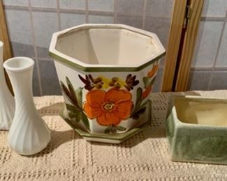 CLEARANCE  !  $3.00 NOW, WAS $10.00......Vintage Planters and vases (J360)
