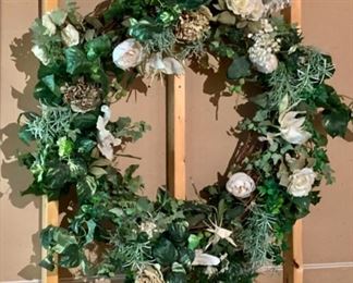 CLEARANCE  !  $4.00 NOW, WAS $20.00........39" LARGE  Wreath (J355)