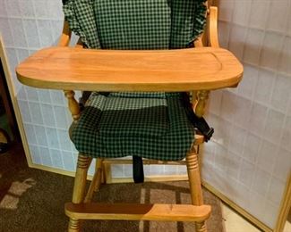 CLEARANCE  !  $10.00 NOW, WAS $45.00.......Solid Oak High Chair (J322)