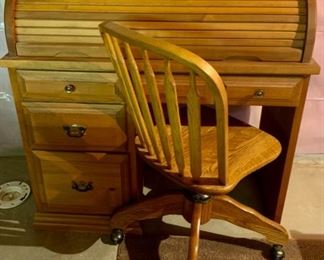 CLEARANCE  !  $50.00 NOW, WAS $150.00..........Roll Top Desk and Chair (J316) 