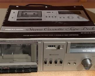 HALF OFF !  $10.00 NOW, WAS $20.00..........Realistic Stereo Cassette Tape Deck (J325)