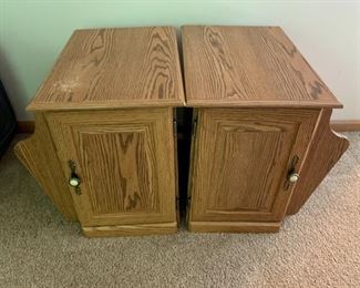 CLEARANCE !  $5.00 NOW, WAS $20.00.........Pair end tables, tops have some scratches (J580)