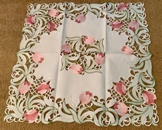 REDUCED!  $10.50 NOW, WAS $14.00...........Tablecloth 33" x 33" (J591)
