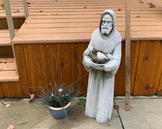 REDUCED!  $15.00 NOW, WAS $20.00..............Large Yard Art (J626)