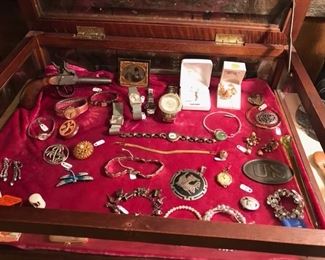 Jewelry, collectibles 