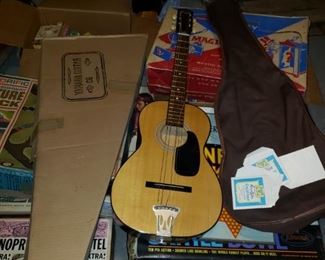 YAMAHA GC GUITAR WITH BOX CASE AND EXTRA STRINGS