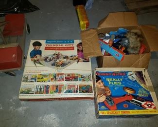 LOTS OF COMPLETE SETS OF TOYS AND GAMES