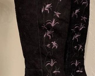 Women’s Suede Boots Az 9 1/2