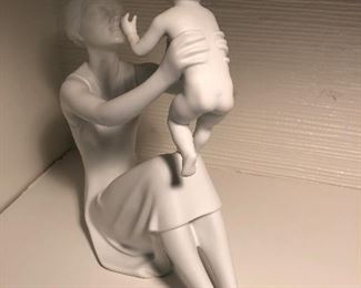 KAISER Porcelain  #398 Mother & Child

