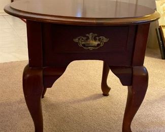 End Table w/drawer