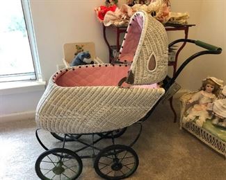 Wicker baby carriage