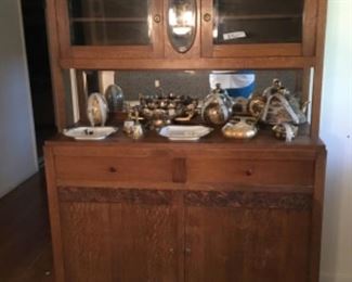 Beautiful Vintage cabinet - has key to lock! Great condition