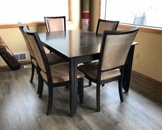 Dining table w/5 chairs