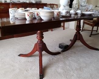 Drexel twin pedestal dining table with 3 leaves and pads