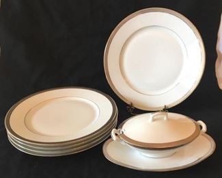 HAVILAND LIMOGES DINNER PLATES AND MATCHING COVERED DISH WITH UNDERPLATE 