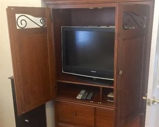 3 Flatscreen TVs