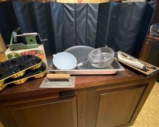 Assortment of kitchen items