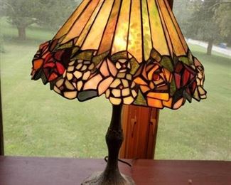 Opalescent Tiffany Style Rose Themed Lamp