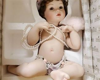 The Ashton-Drake aGalleries "Pretty as a Picture" Collectible Doll