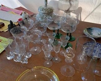 Assorted glassware 