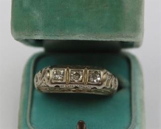 JEWELRY Antique kt Gold and Diamond Ring