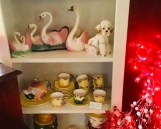 Teapots, tomato ware, collectables items