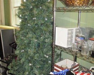 Tons of Holiday ~ Pre-Lit Christmas Tree 