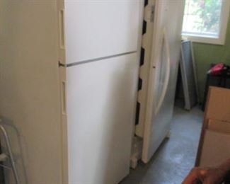 Amana Refrigerator
Frigidaire Freezer