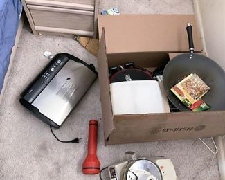 https://connect.invaluable.com/randr/auction-lot/kitchen-items-including-foodsaver-lean-mean_093409F8FA