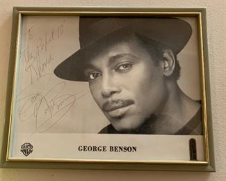George Benson Autographed Photo	8x10in	