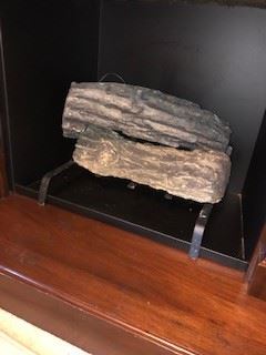 Logs and grate included in fireplace