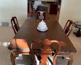 Dining Room set with 2 leafs