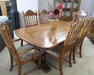 AMERICAN DREW DINING TABLE & CHAIRS