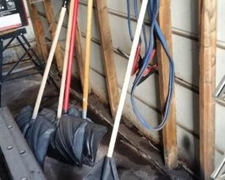 Fall rakes / Winter shovels