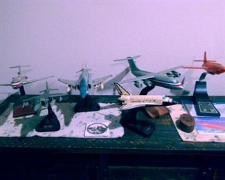 Wood 1/100 scale plane models