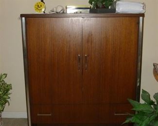 Mid-Century Gentleman's Chest by Broyhill