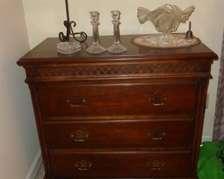 Good looking 3-drawer chest